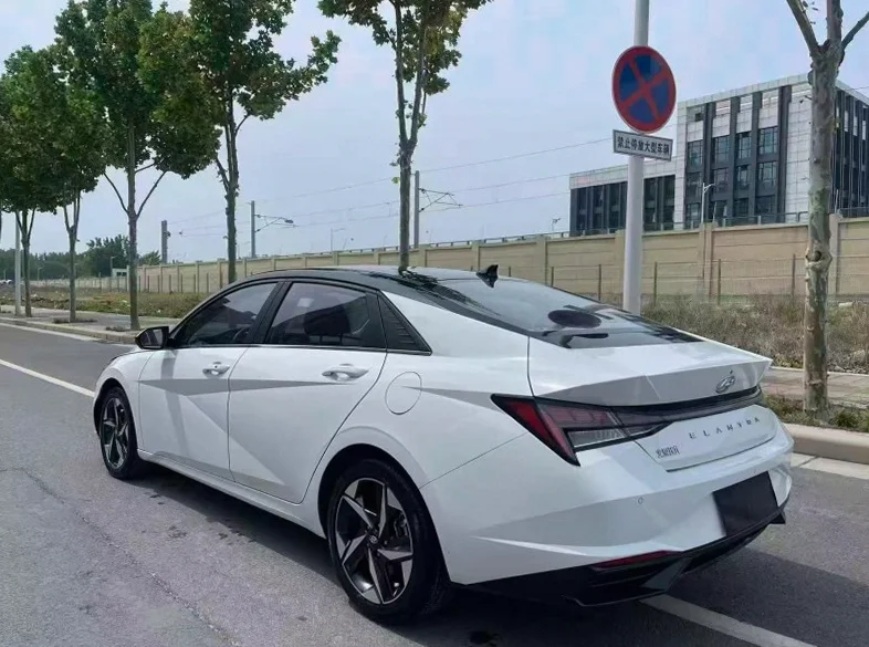 现代伊兰特 内饰前排