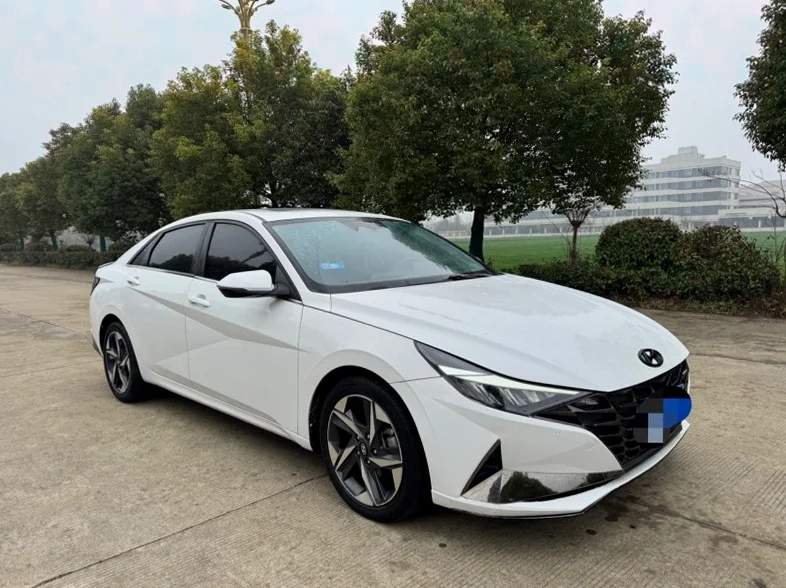 现代伊兰特 正面外观三