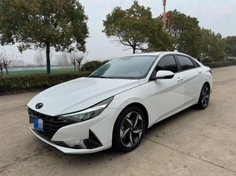 现代伊兰特 正面外观二