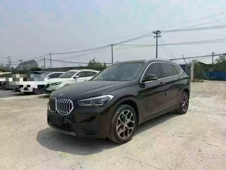 X1宝马 正面外观三