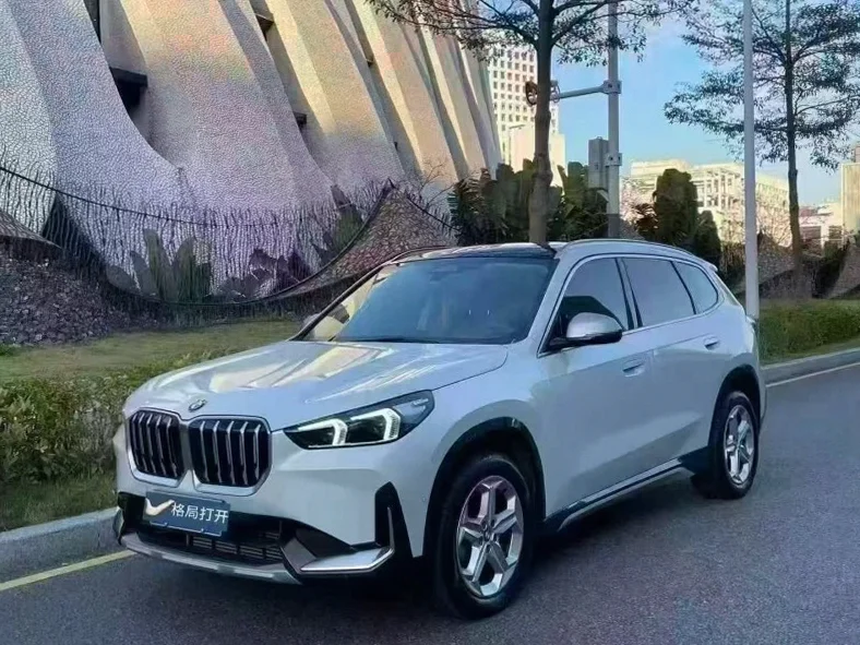 X1宝马 正面外观三