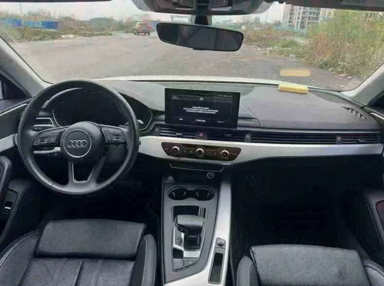 奥迪A4L 后面外观一