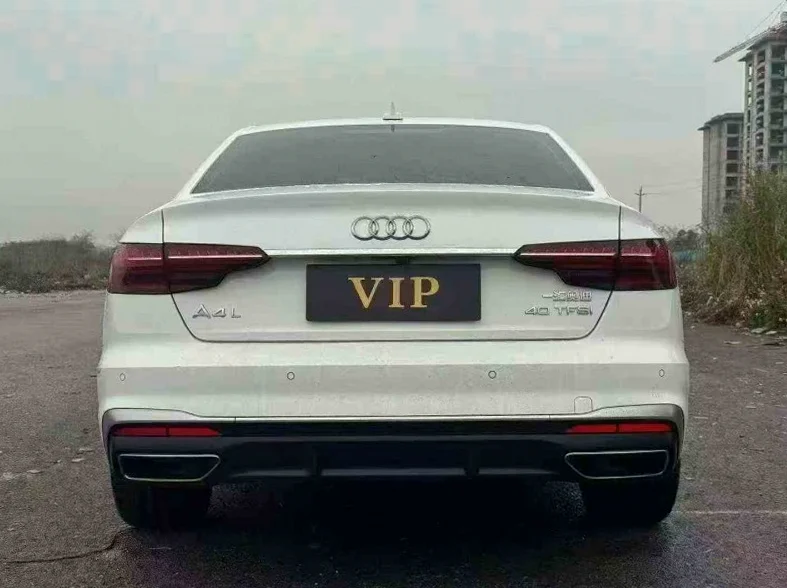 奥迪A4L 内饰后排