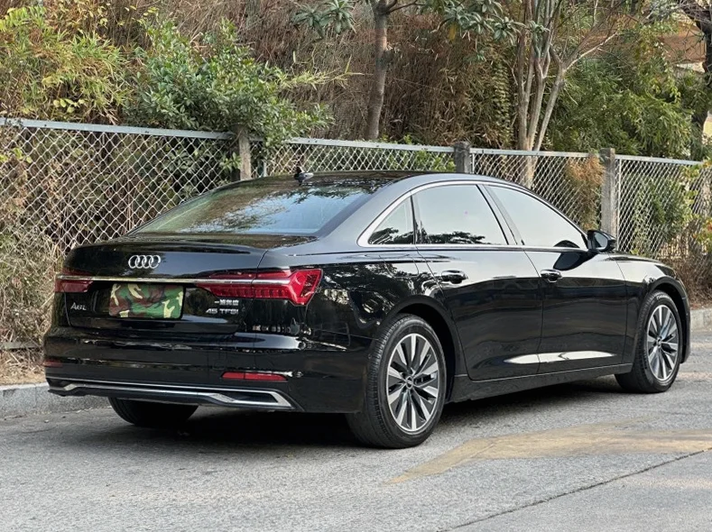 奥迪A6L 内饰后排