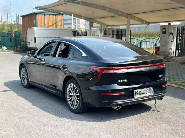 奔腾B70 内饰前排