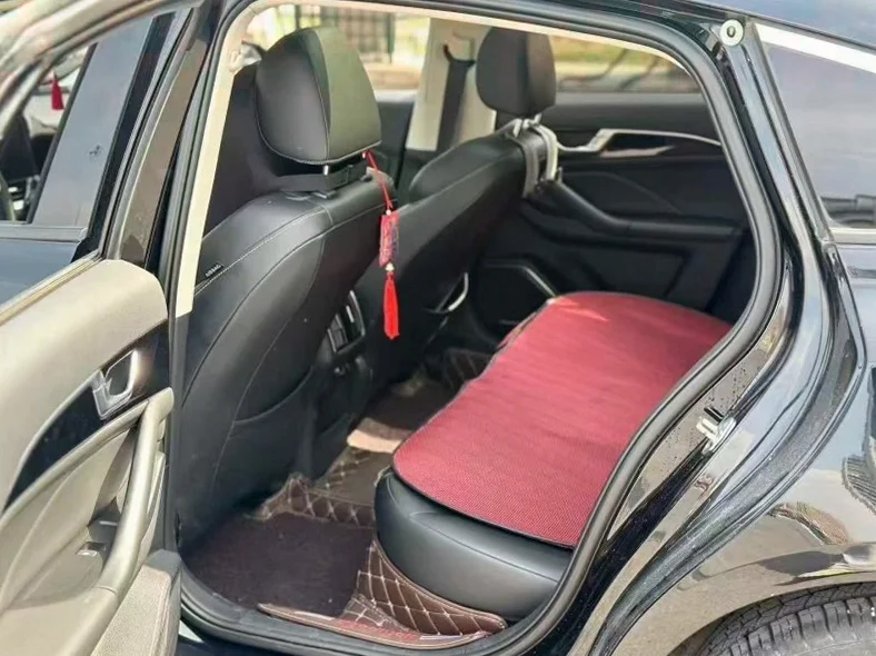 奔腾B70 后面外观一