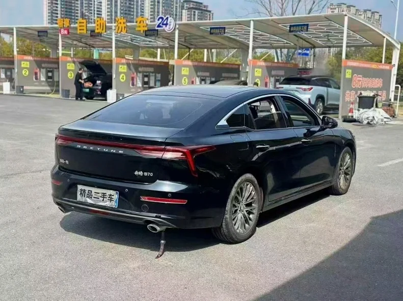 奔腾B70 内饰后排