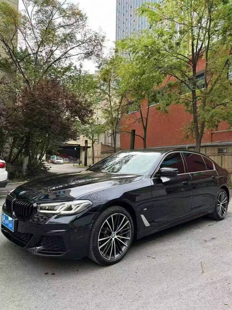 宝马5系 后面外观一