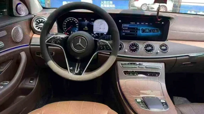 奔驰E 后面外观二