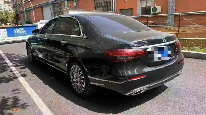 奔驰E 内饰前排