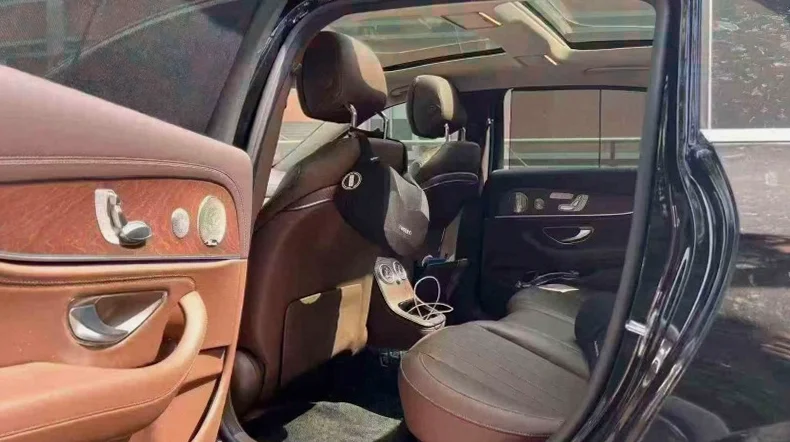 奔驰E 后面外观一