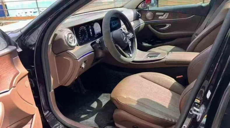 奔驰E 后面外观三