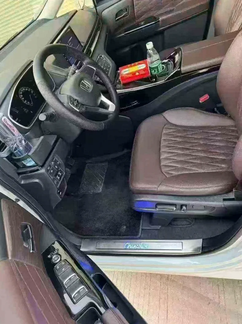 本田奥德赛 后面外观一