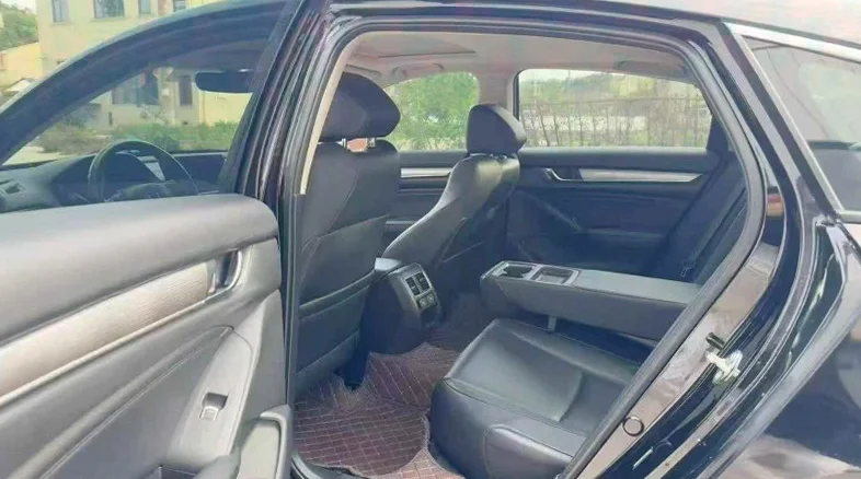 本田雅阁 后面外观一