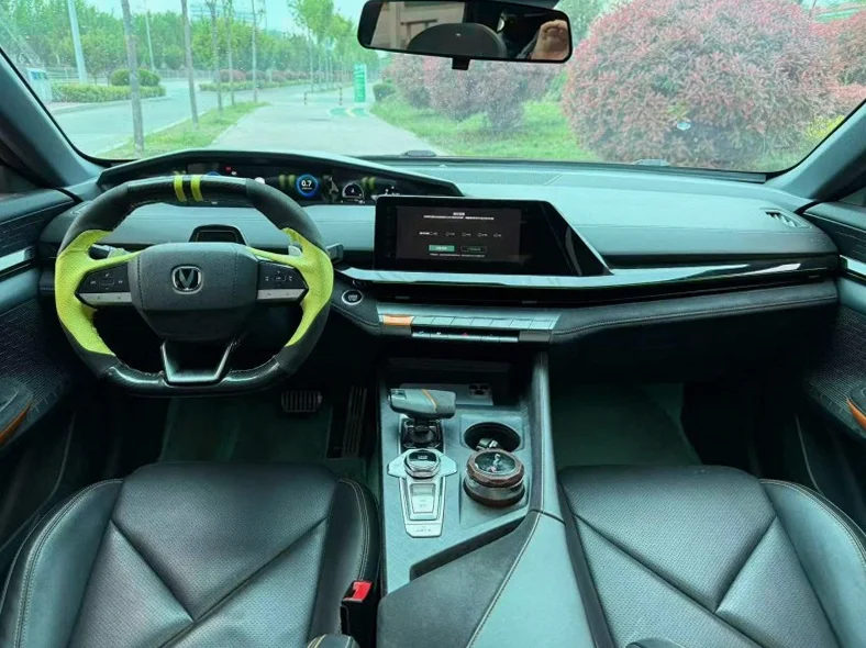 长安汽车UNI 后面外观三