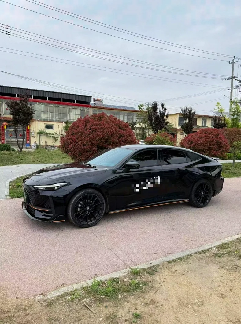 长安汽车UNI 正面外观二