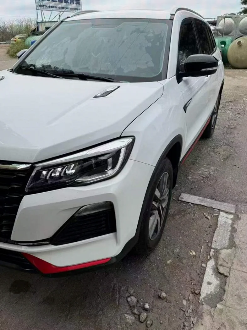 长安汽车CS75 正面外观二