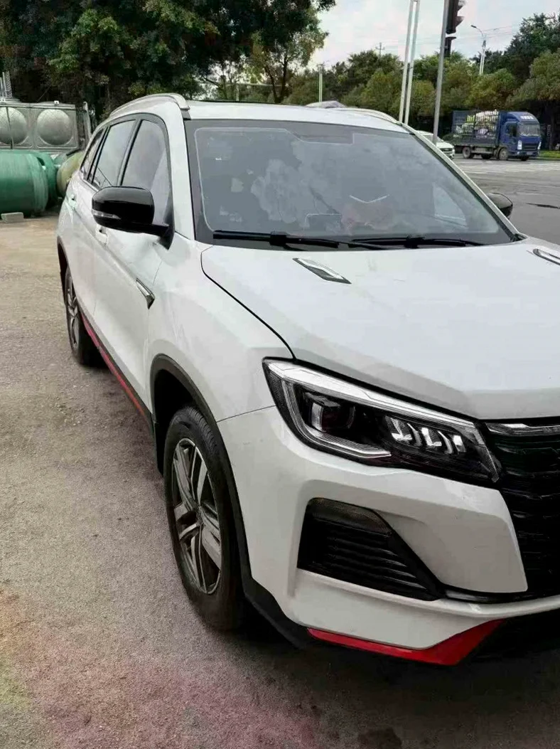 长安汽车CS75 正面外观二