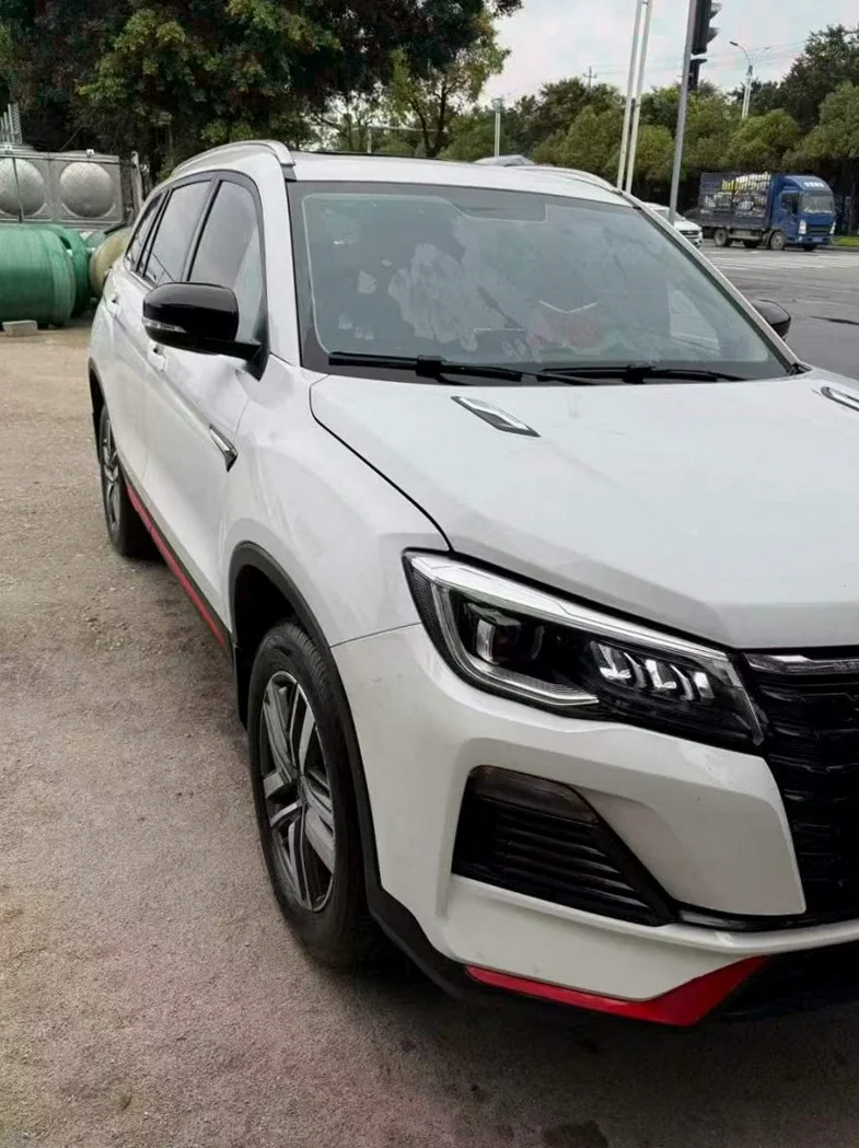 长安汽车CS75 正面外观三