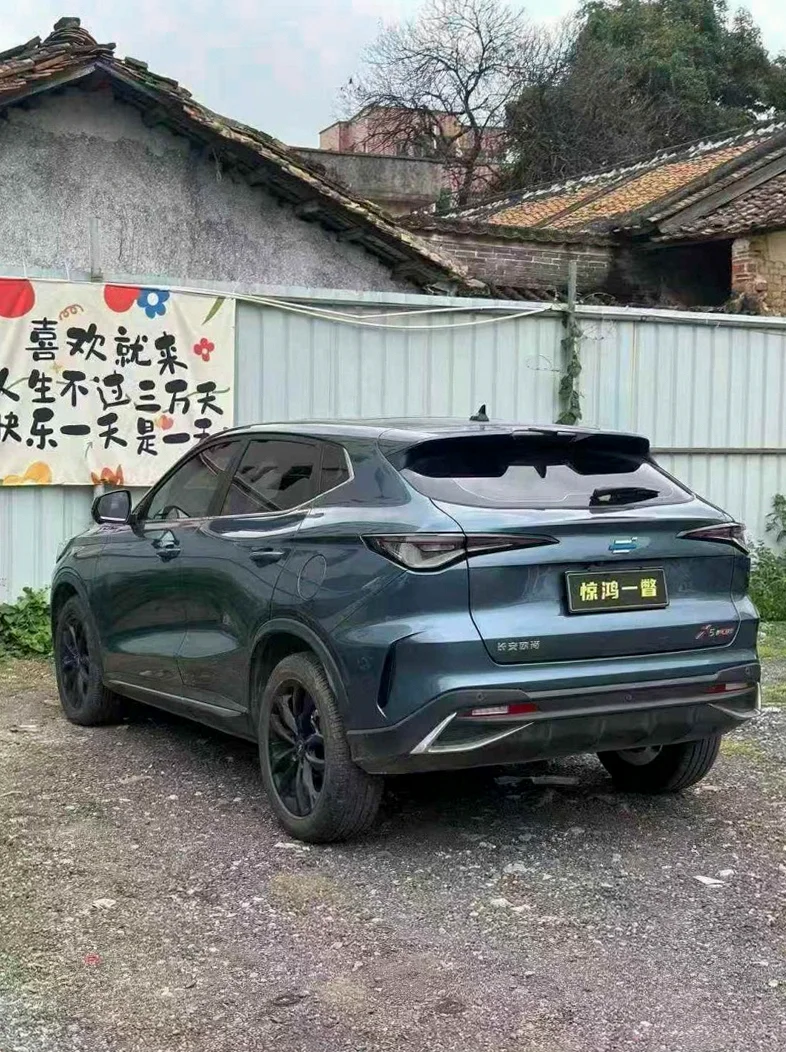 长安汽车欧尚 后面外观一