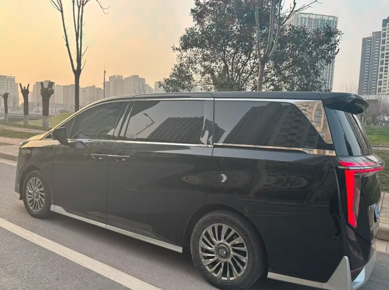 传祺M8 后面外观一