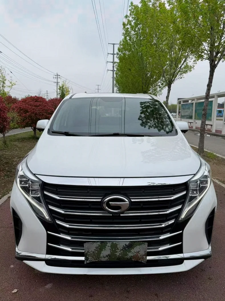 23年传祺M8领秀豪华版