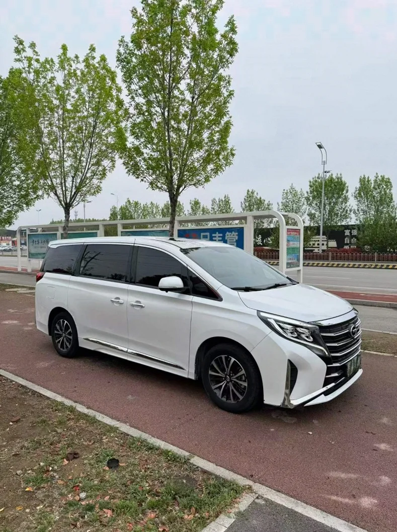 传祺M8 正面外观三