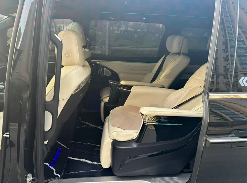 传祺M8 内饰后排