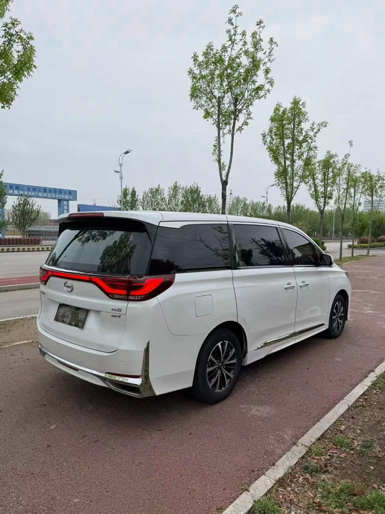 传祺M8 内饰后排