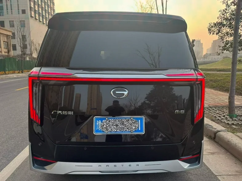 传祺M8 内饰前排