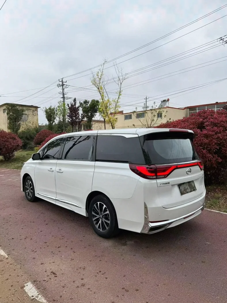 传祺M8 内饰前排