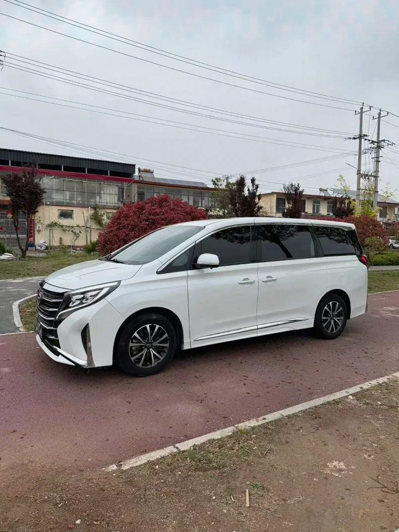 传祺M8 正面外观二