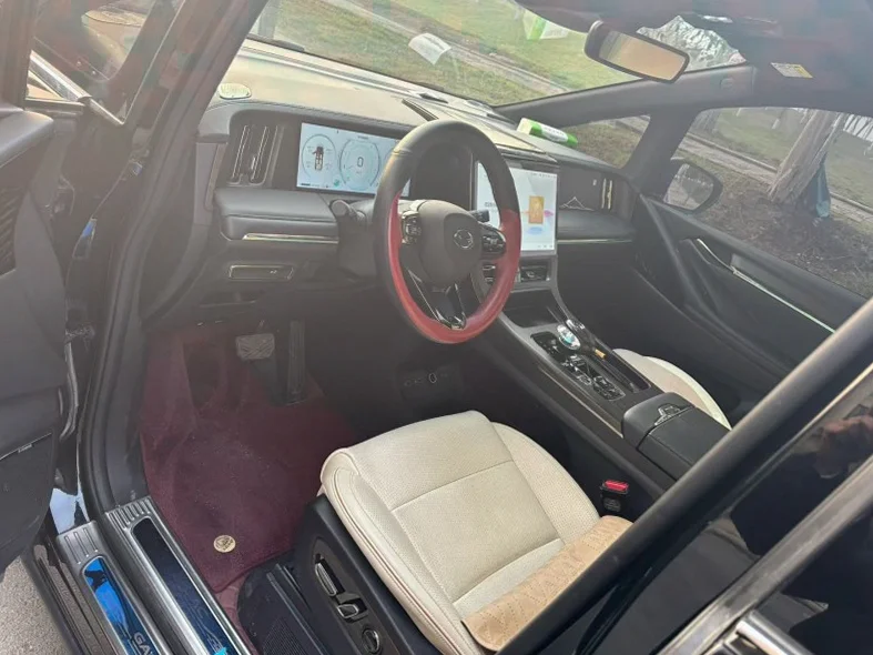 传祺M8 正面外观二