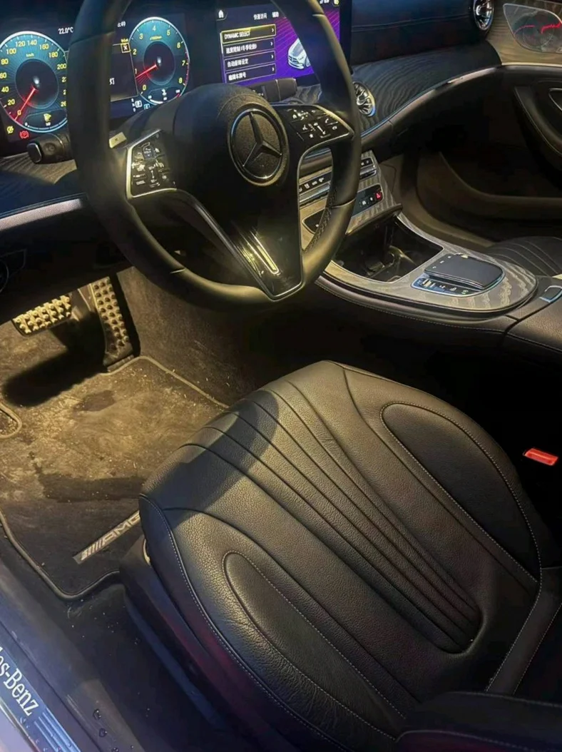 奔驰CLS 后面外观一