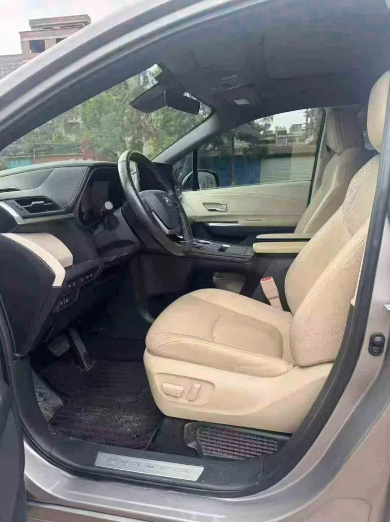 丰田格瑞维亚 后面外观一