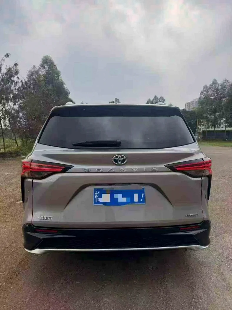 丰田格瑞维亚 驾驶室