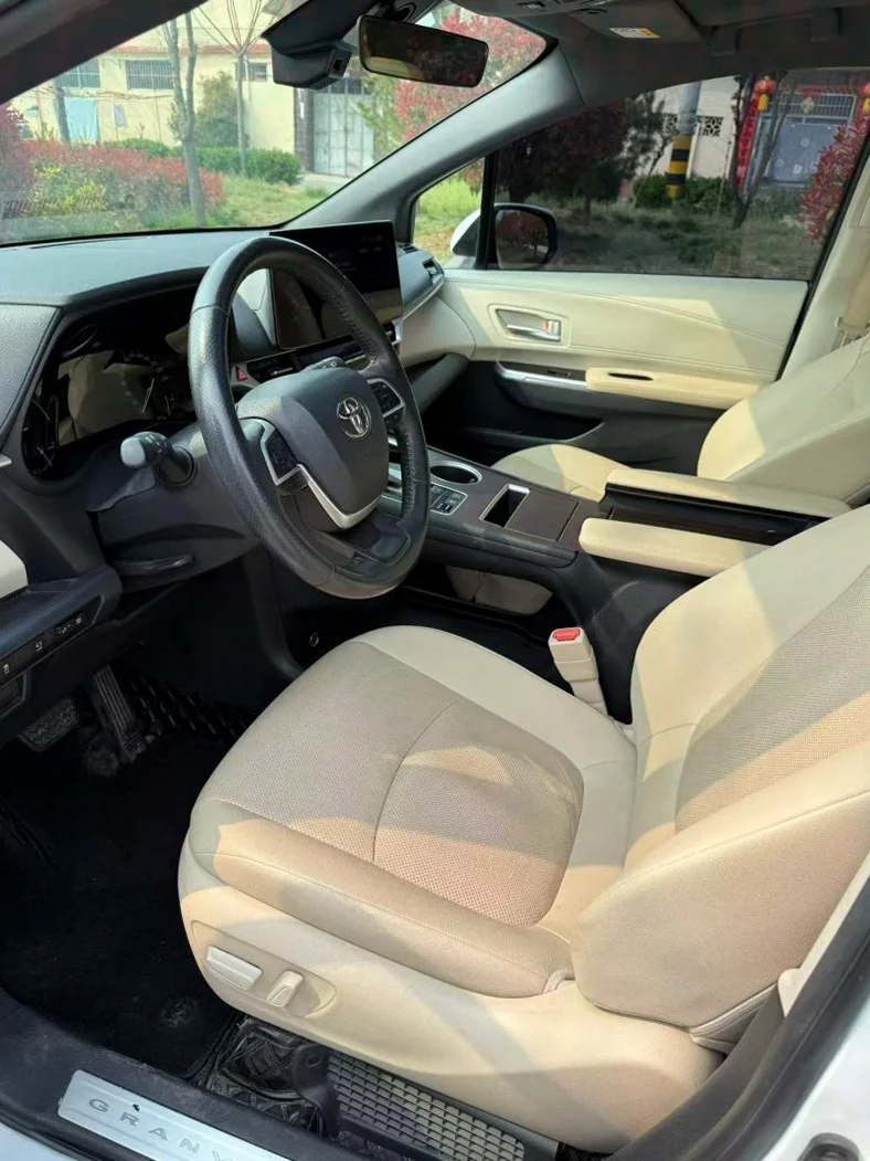 丰田格瑞维亚 后面外观一