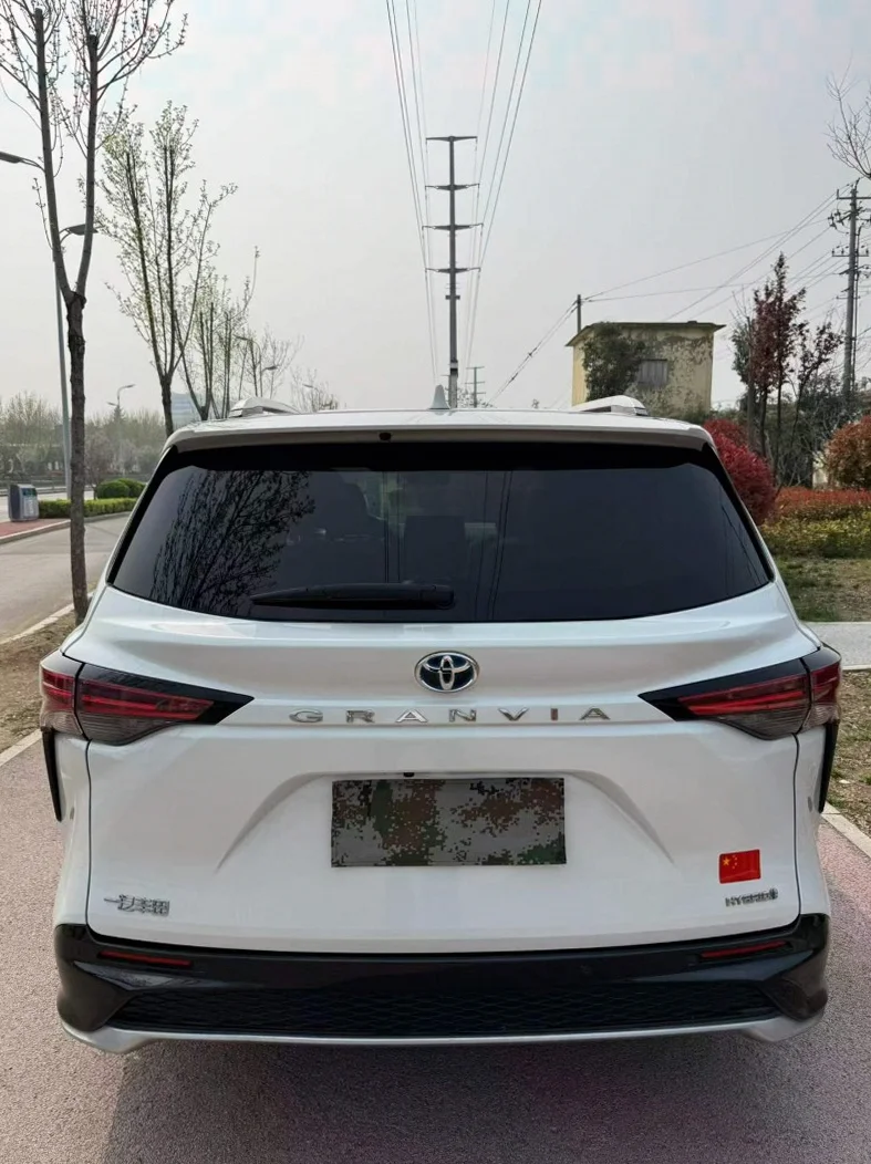 丰田格瑞维亚 驾驶室