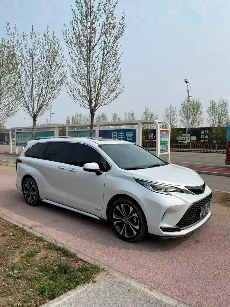 丰田格瑞维亚 正面外观三