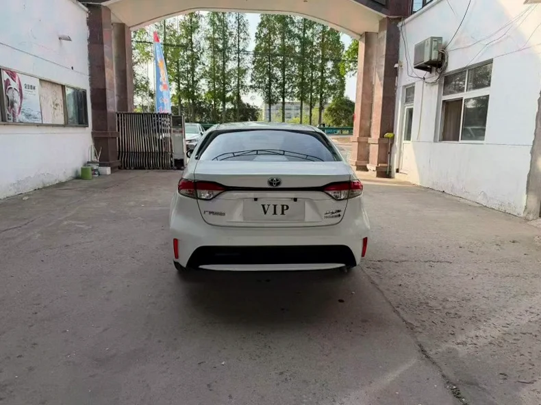 丰田雷凌 驾驶室