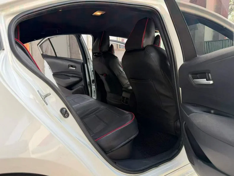 丰田雷凌 内饰前排