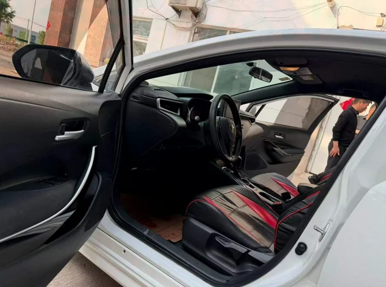 丰田雷凌 后面外观一