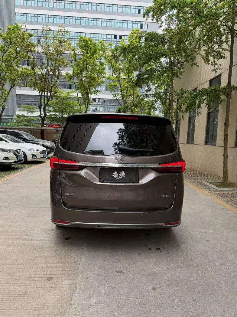 别克GL8 后面外观二