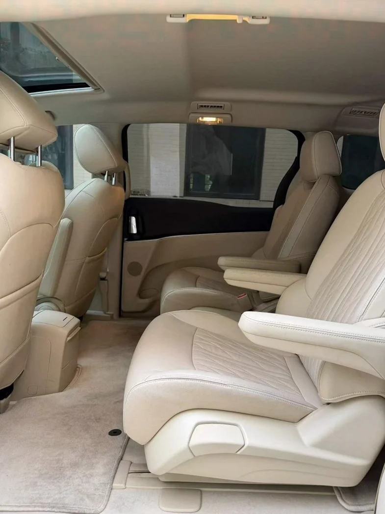 别克GL8 内饰后排