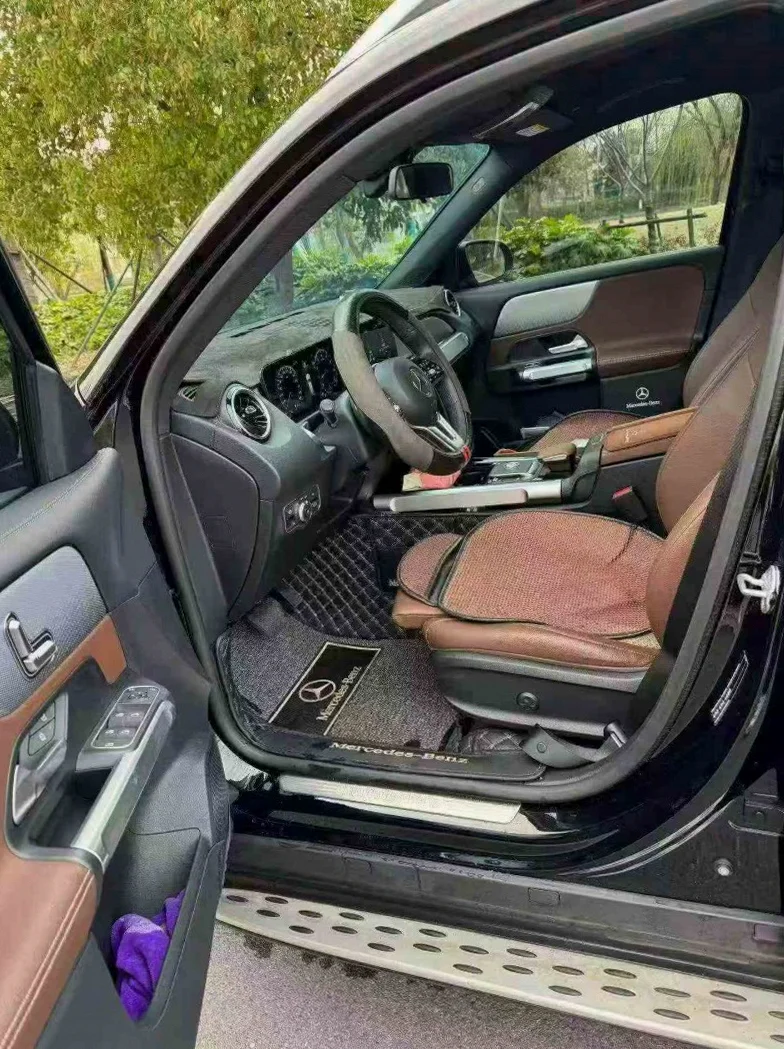 奔驰GLB 后面外观二