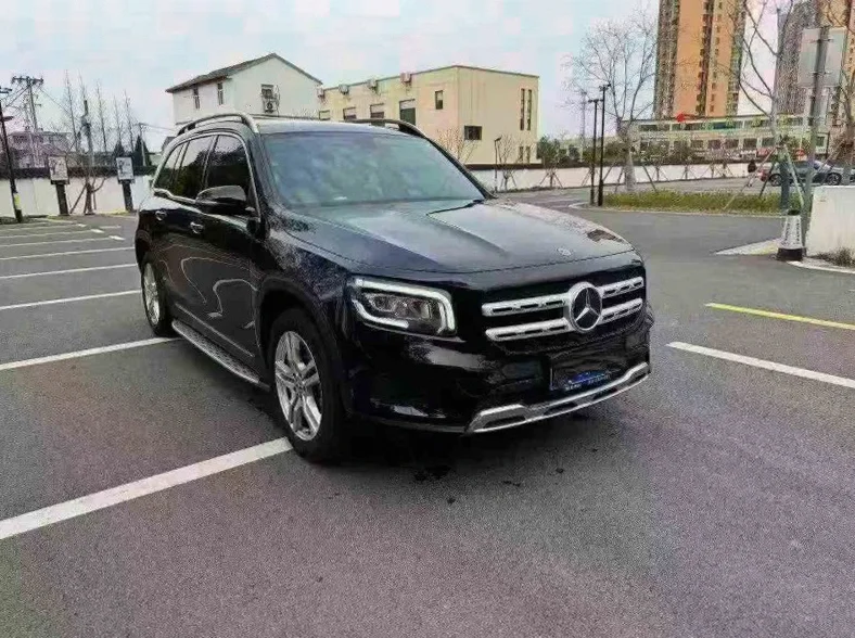 奔驰GLB 正面外观二