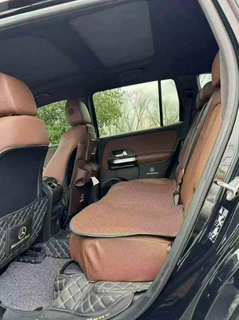 奔驰GLB 后面外观一