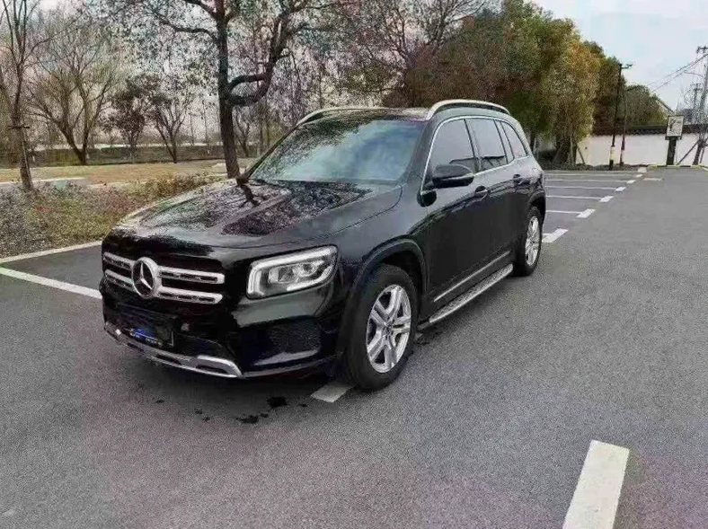 奔驰GLB 正面外观三