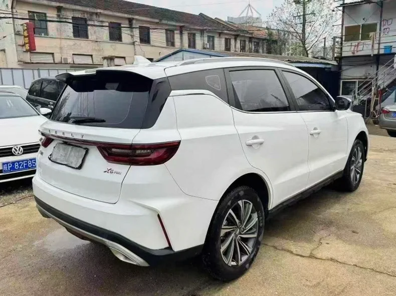 吉利远景 内饰后排