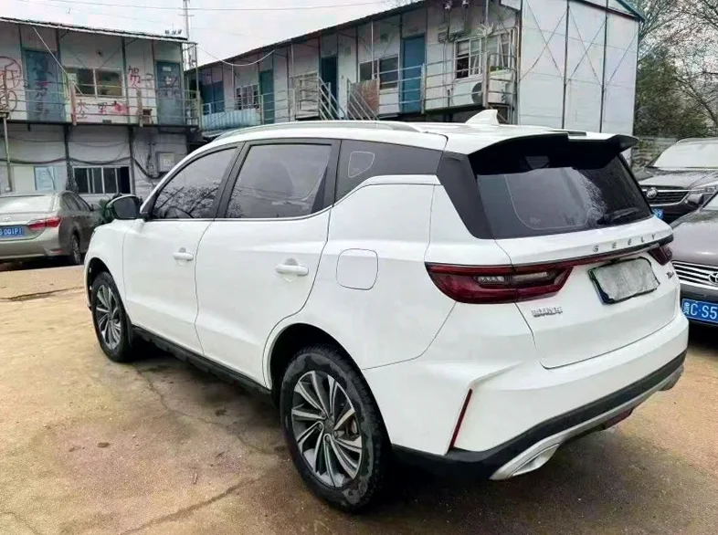 吉利远景 内饰前排